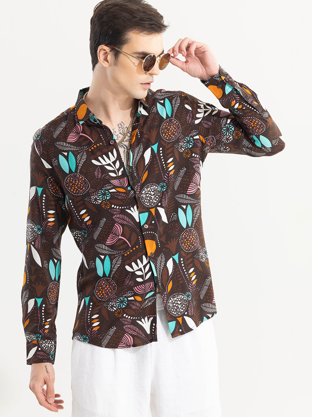 Snitch Men Brown & White Abstract Printed Classic Slim Fit Casual Shirt