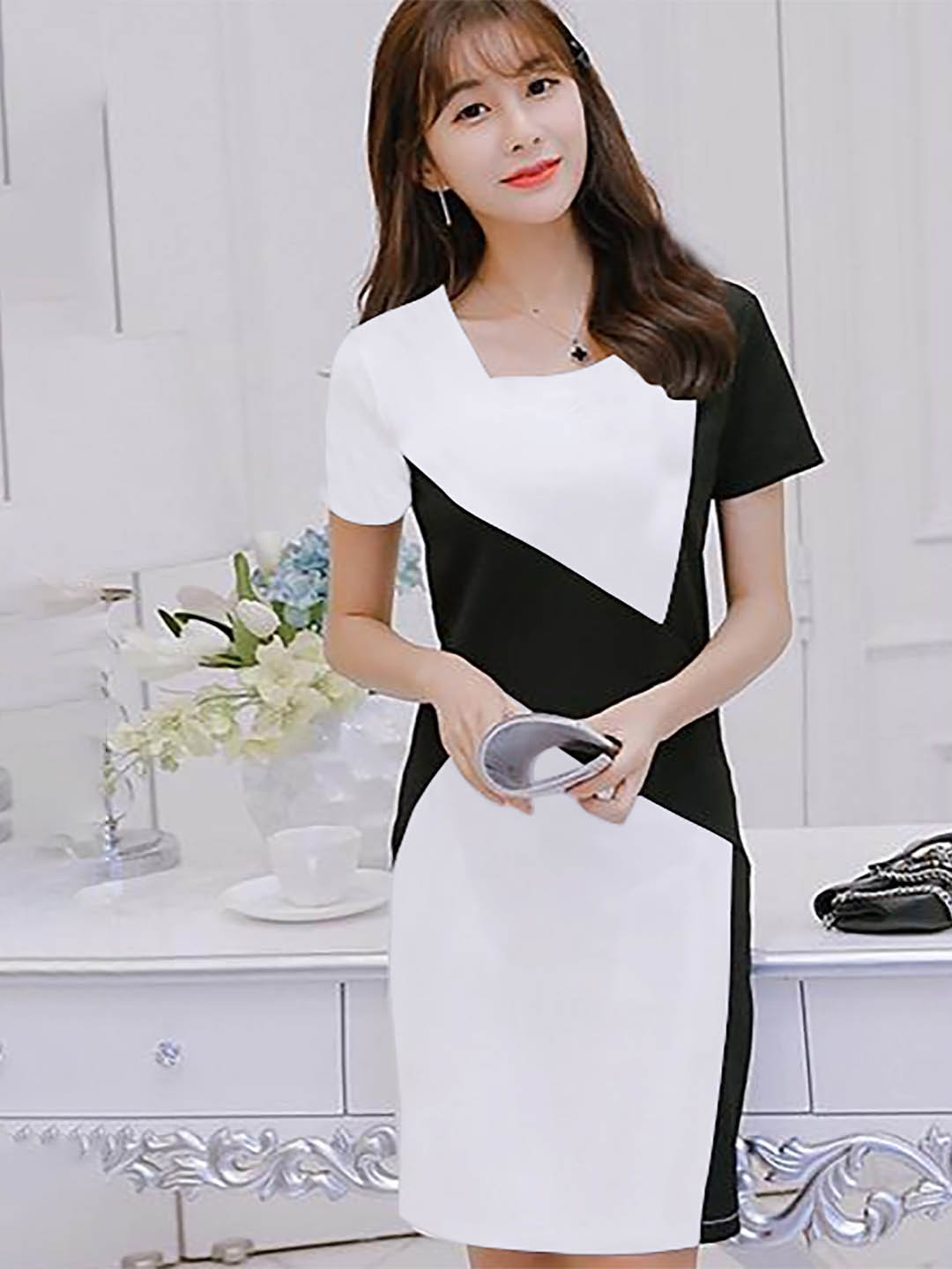 Dream Beauty Fashion Women White Colourblocked Sheath Dress
