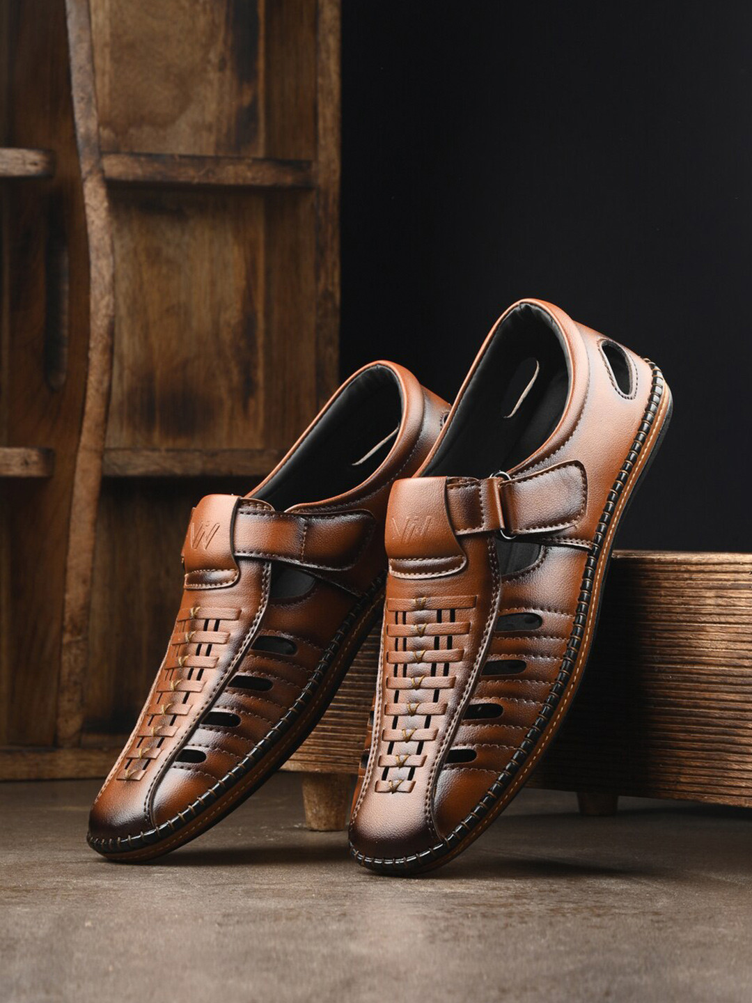 VIV Velcro Shoe-Style Sandals