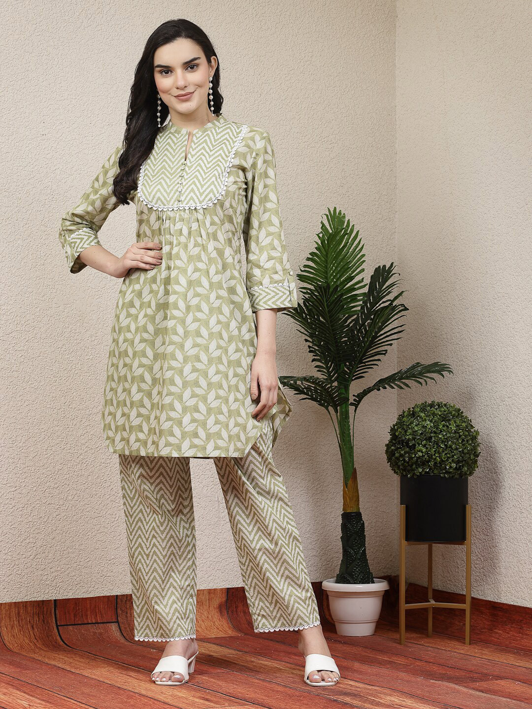 Nayam By Lakshita Green Floral Printed Regular Nyra Cut Kurta with Trouser