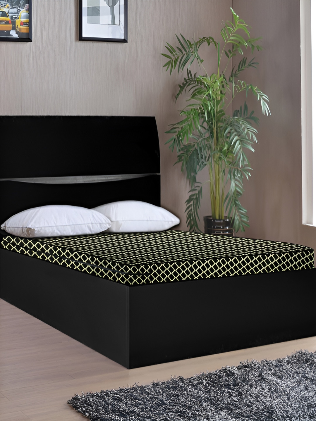 Stylista Black & White Printed Cotton Water Resistant Elastic Strap Mattress Protector