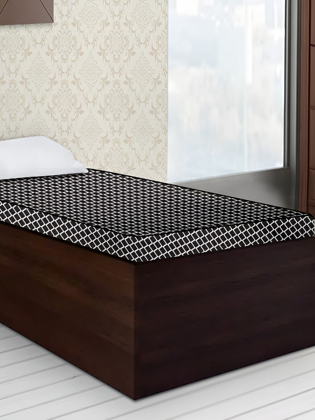 Stylista Black & White Cotton Water Resistant Elastic Strap Single Mattress Protector