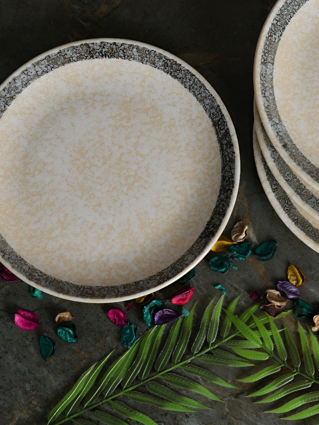 caffeine Cream & Black 4 Pieces Textured Ceramic Plates