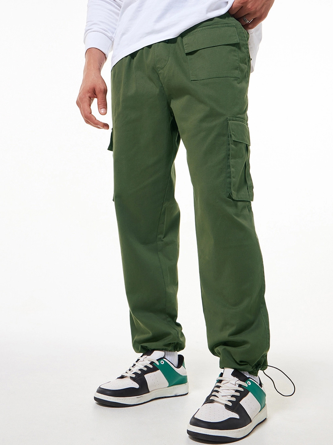 Bewakoof Men Baggy Oversized Cargo Parachute Pants