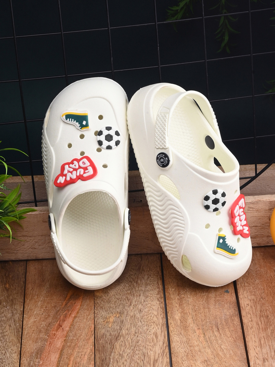 BIRDE Boys Self Design Lightweight Clogs