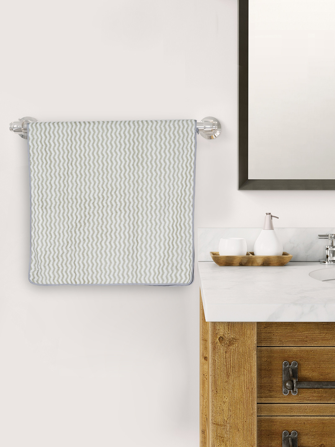Style Shoes White & Grey Striped Printed 270 GSM Ultrasoft Bath Towel
