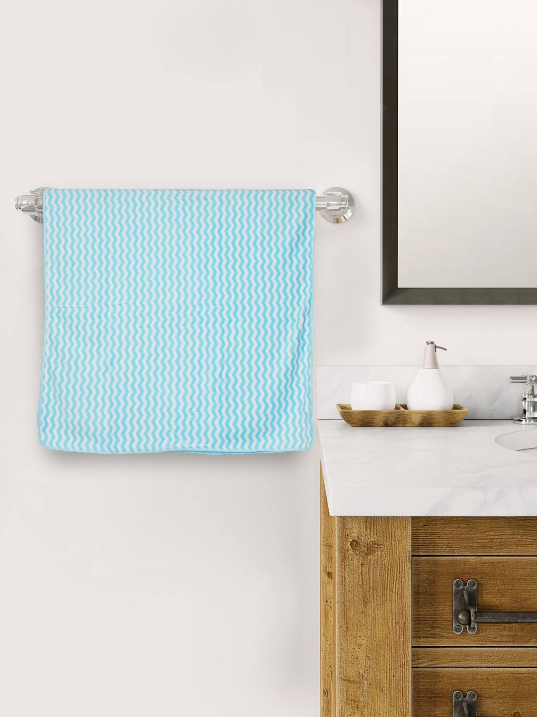Style Shoes White & Blue Striped Super Absorbent Bath Towels