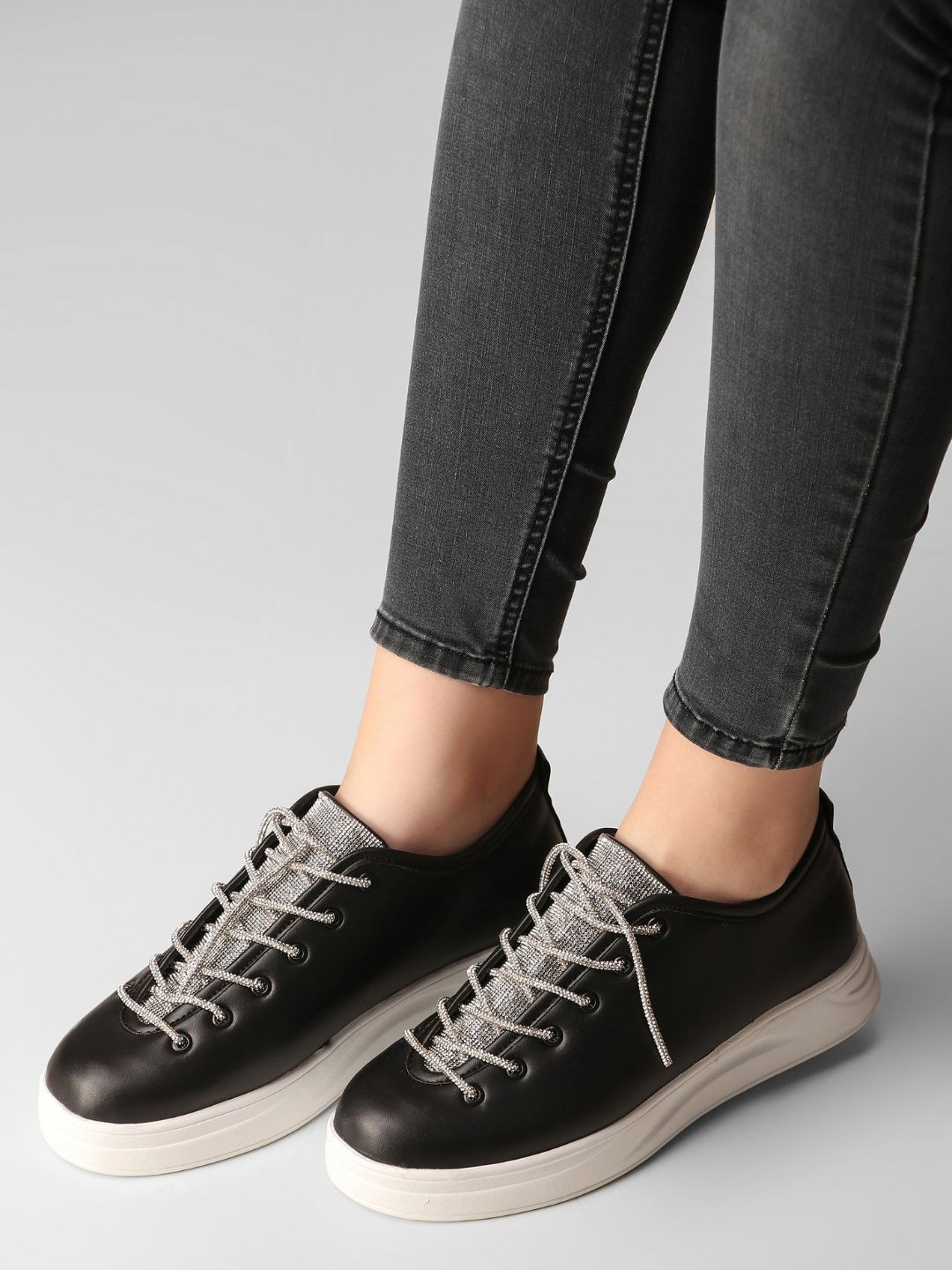 ZORI WORLD Women Embellished Comfort Insole Contrast Sole Lace-Ups Sneakers