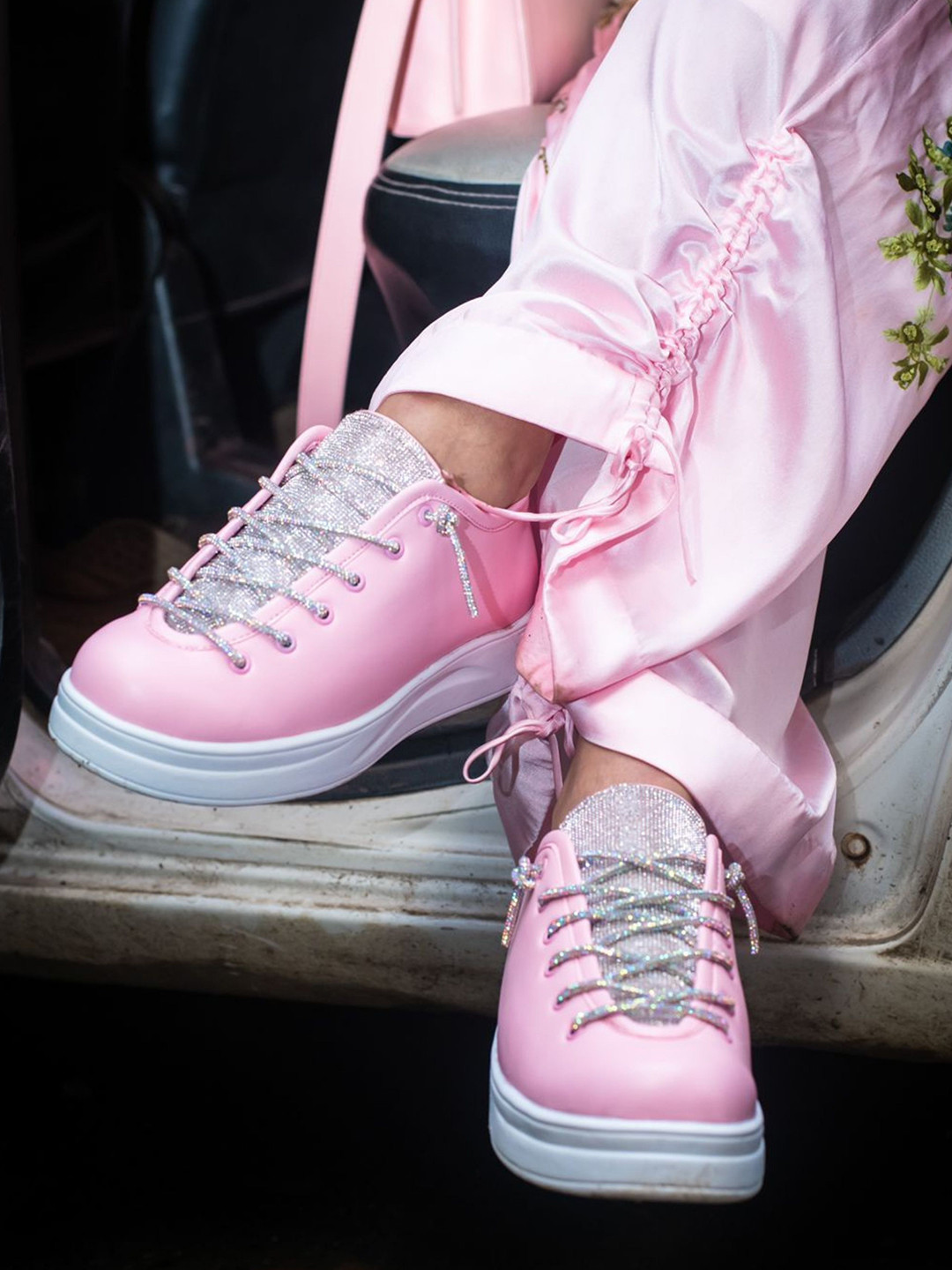 ZORI WORLD Women Embellished Comfort Insole Contrast Sole Lace-Ups Sneakers