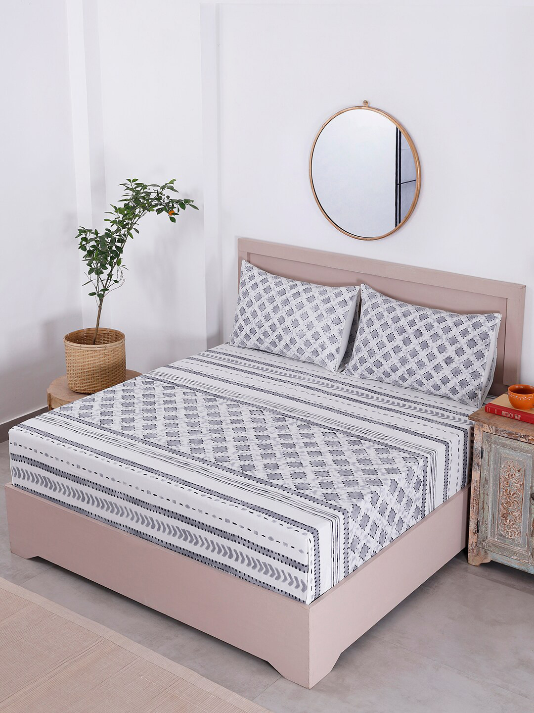 Ratan Cart Charcoal Geometric Cotton 120 TC King Bedsheet with 2 Pillow Covers-264 x 264 cm