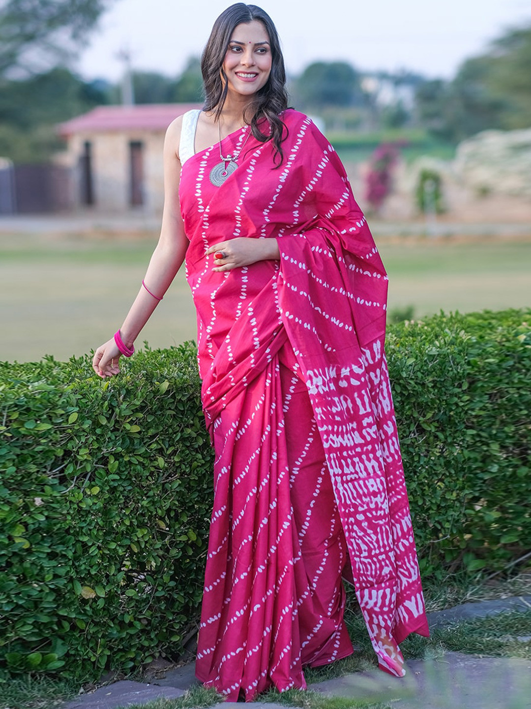 NIKHILAM Leheriya Printed Mulmul Cotton Block Print Saree