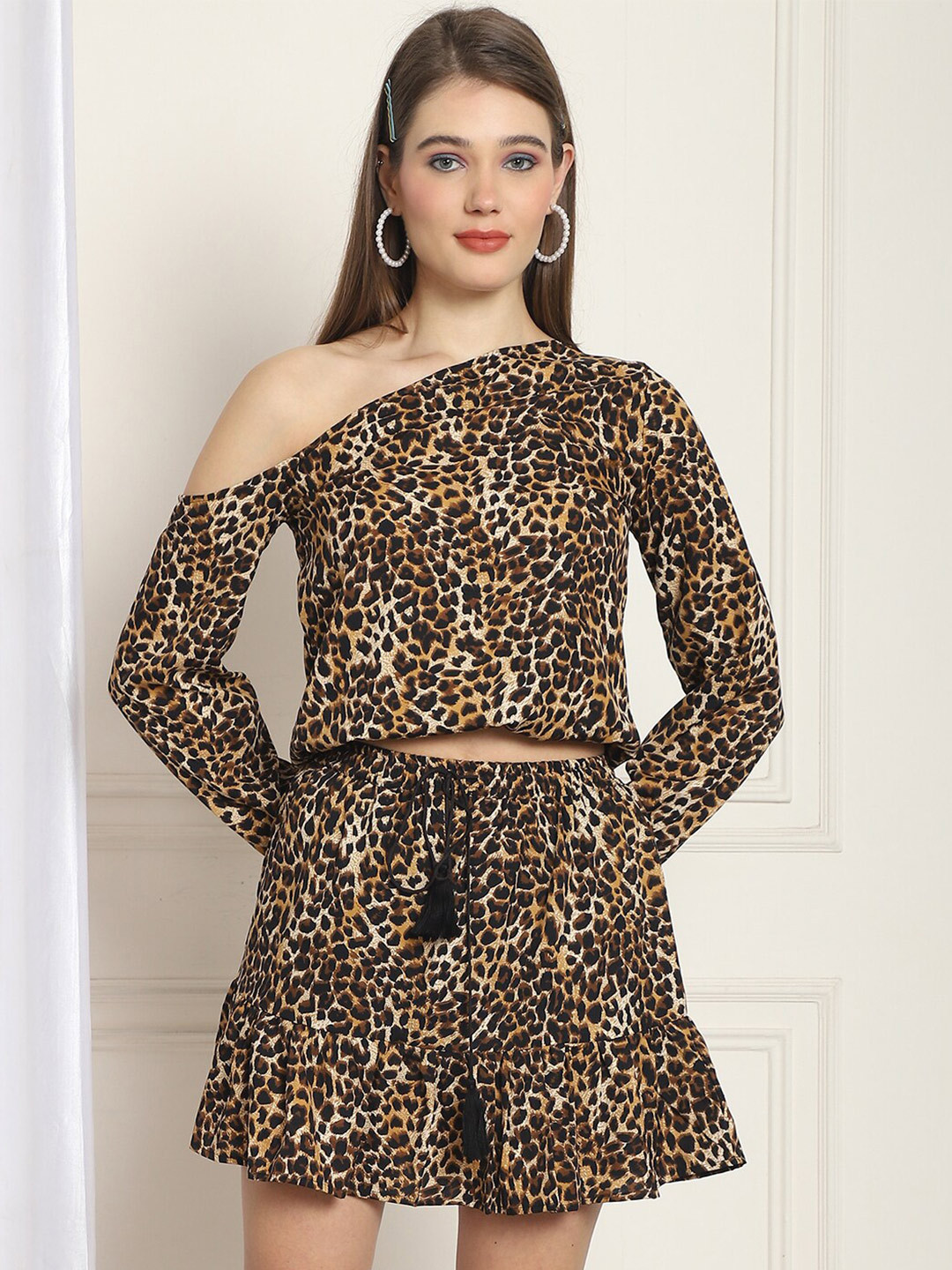 NEUDIS Animal Print One Shoulder Puff Sleeve Styled Back Top