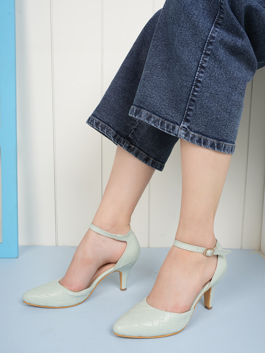 DressBerry Sea Green Textured Pointed Toe Slim Heels