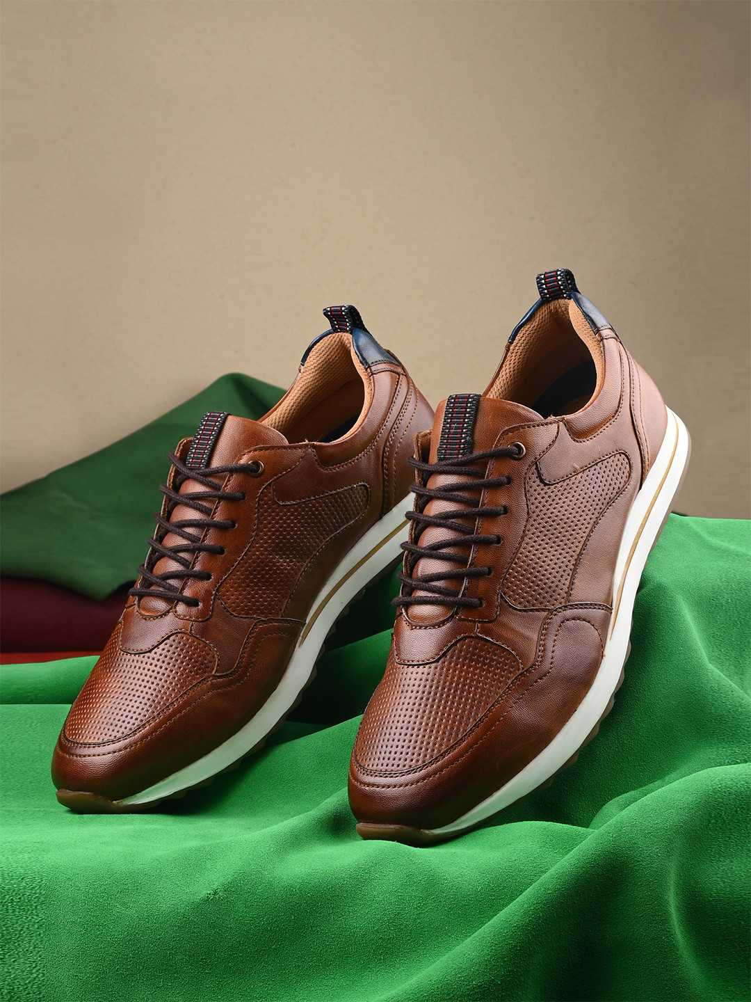 Overdrive Men Lightweight Leather Sneakers