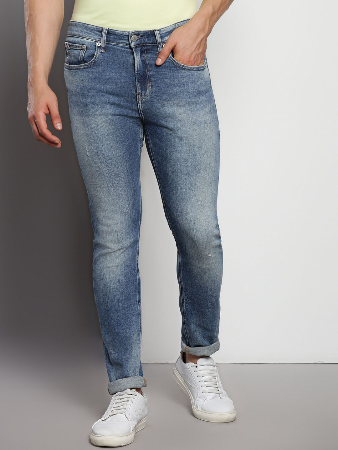 Calvin Klein Jeans Men Mid-Rise Medium Shade Heavy Fade Clean Look Jeans