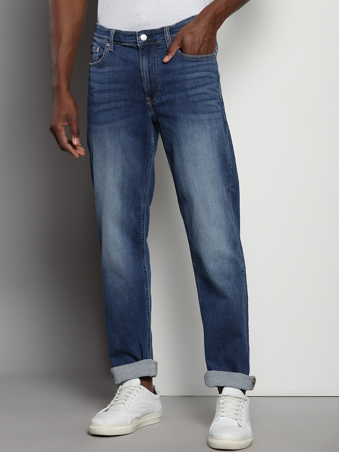 Calvin Klein Jeans Men Mid-Rise Medium Shade Light Fade Clean Look Jeans