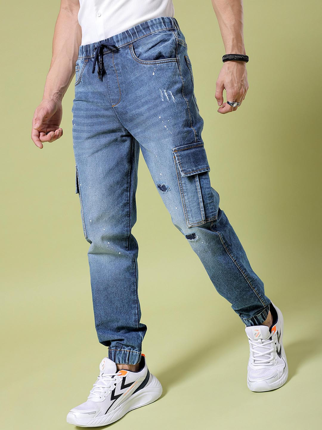 The Indian Garage Co Men Clean Look Mid Rise Cotton Cargo Jogger Jeans