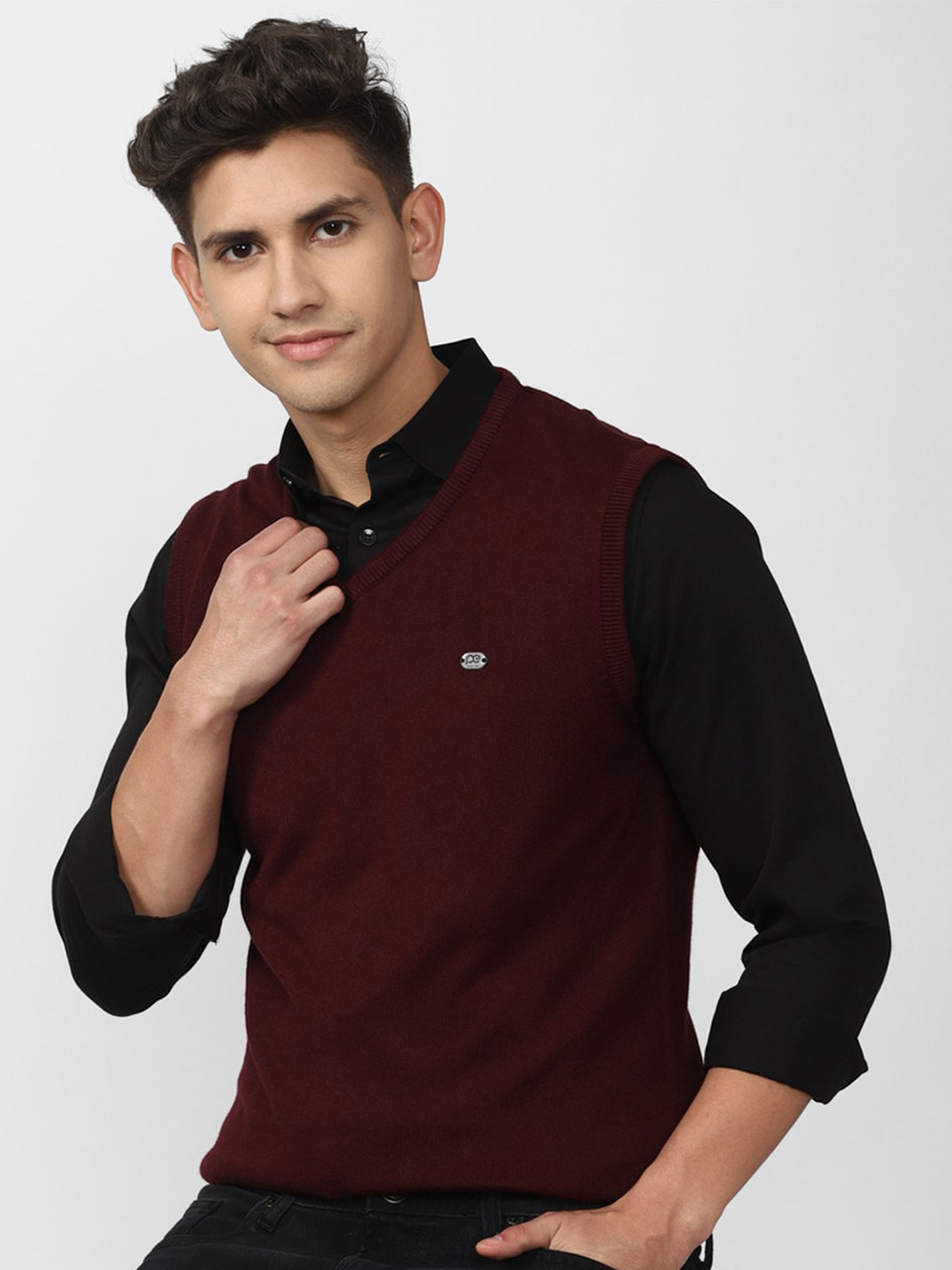 Peter England Casuals V Neck Sleeveless Ribbed Hem Regular Sweater Vest