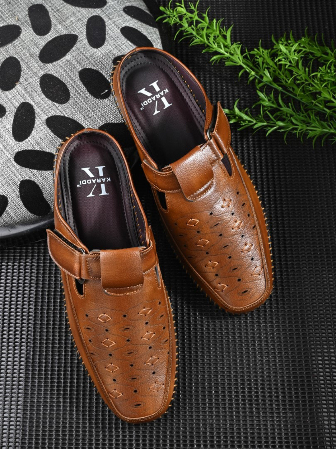 KARADDI Tan Confortable & Lightweight Sandals