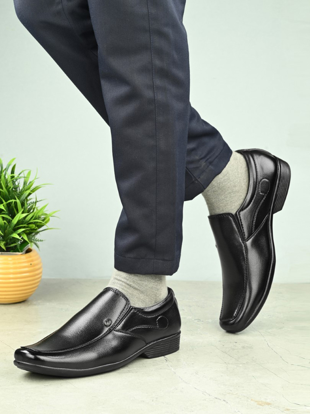 SERVER Black Confortable & Lightweight Formal Shoes