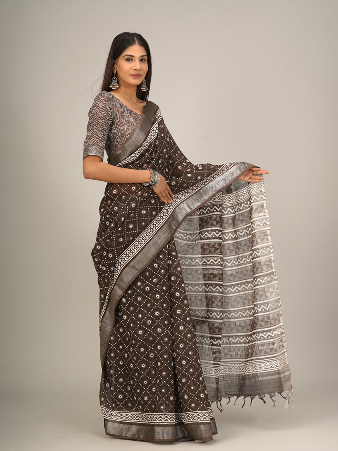 KIAARON Checked Block Printed Saree