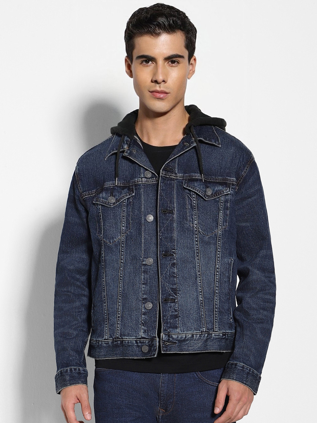 AMERICAN EAGLE OUTFITTERS Washed Spread Collar Denim Jacket