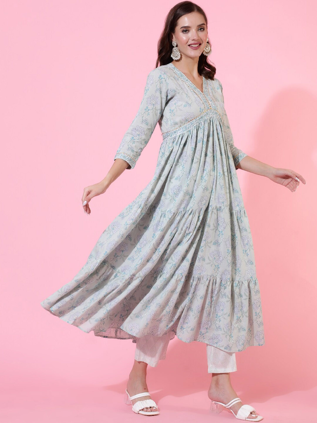 GLAM ROOTS Cotton Printed V-Neck Tiered  Anarkali Kurta