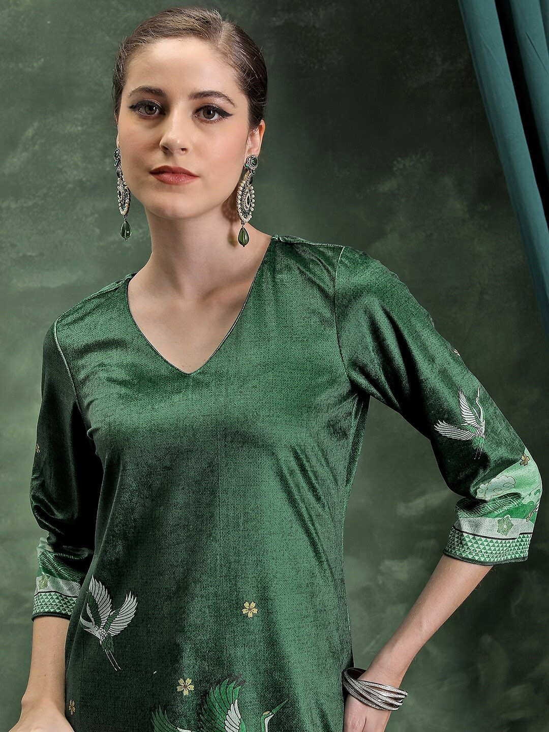 Vishudh Green Abstract Woven Design V-Neck Straight Kurta