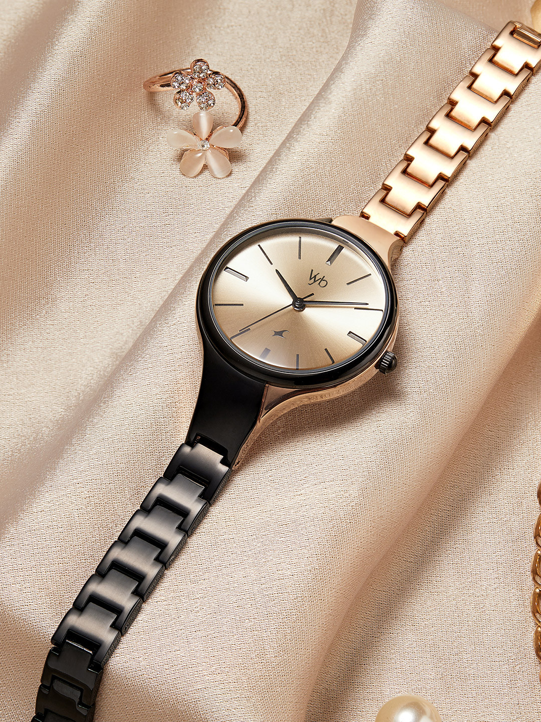 Fastrack Vyb Striker Women Embellished Dial & Bracelet Style Straps Analogue Watch FV60001KM02W