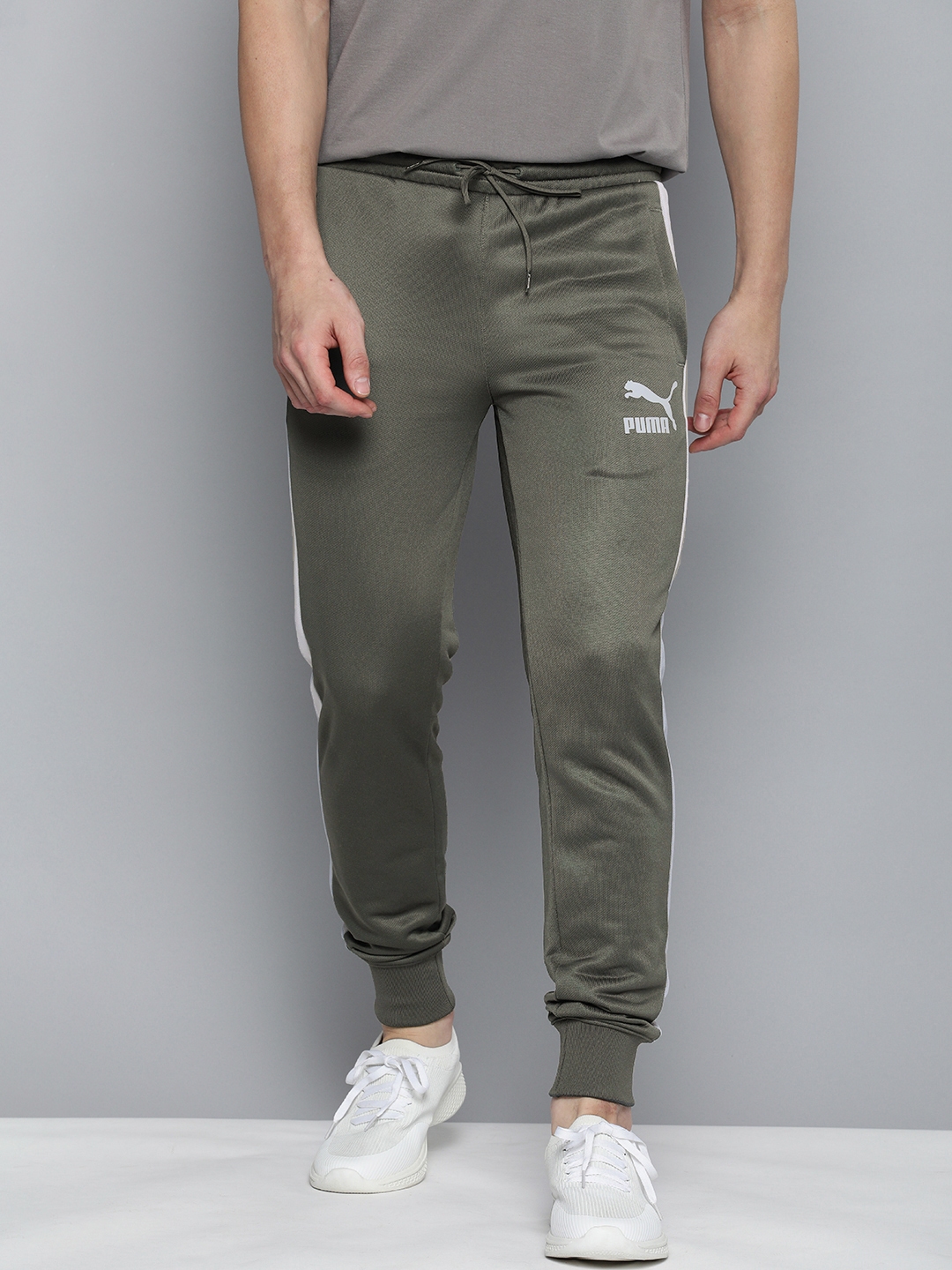 Puma logo joggers outlet