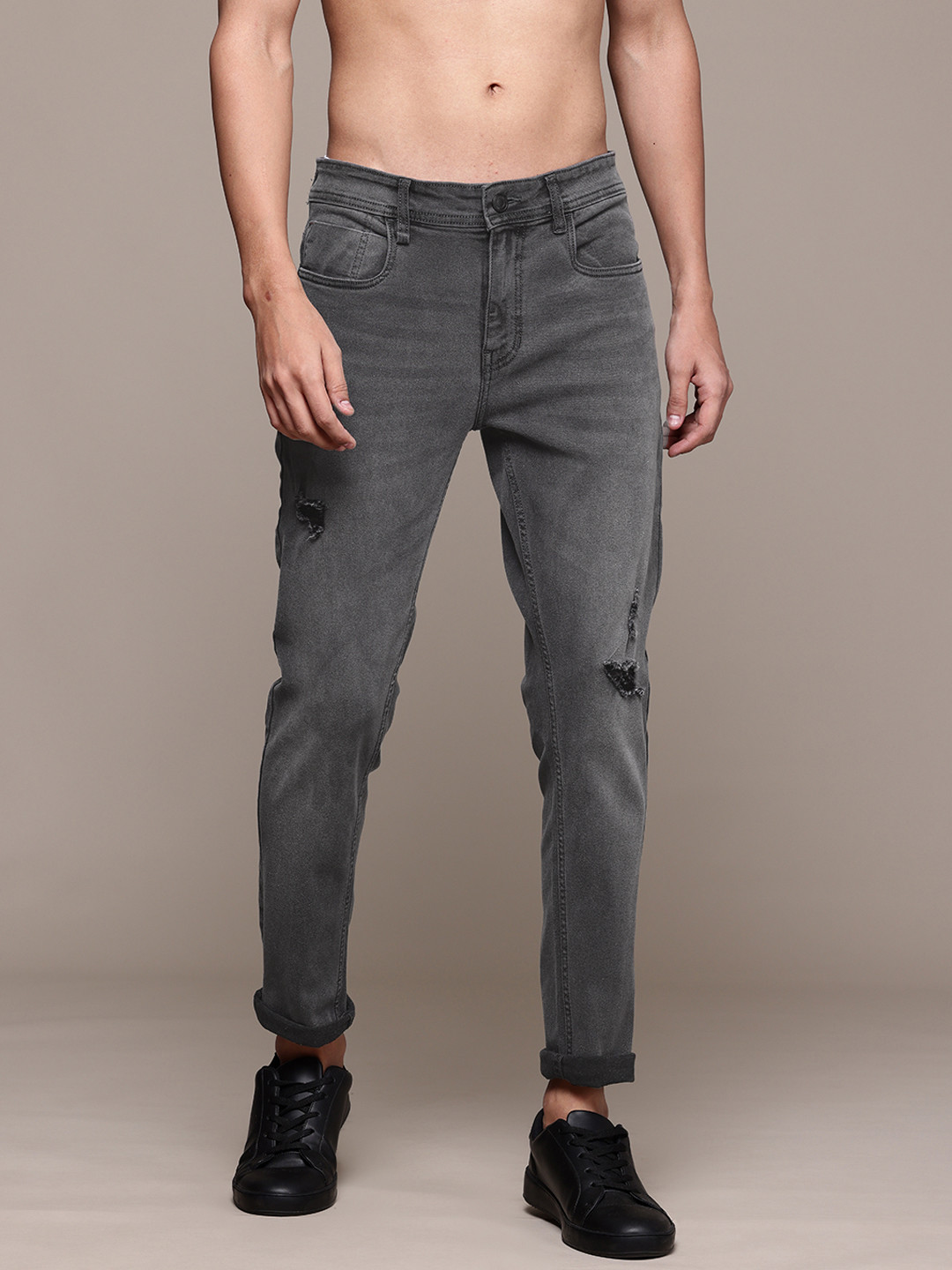 The Roadster Lifestyle Co. Men Slim Tapered Fit Ripped Jeans