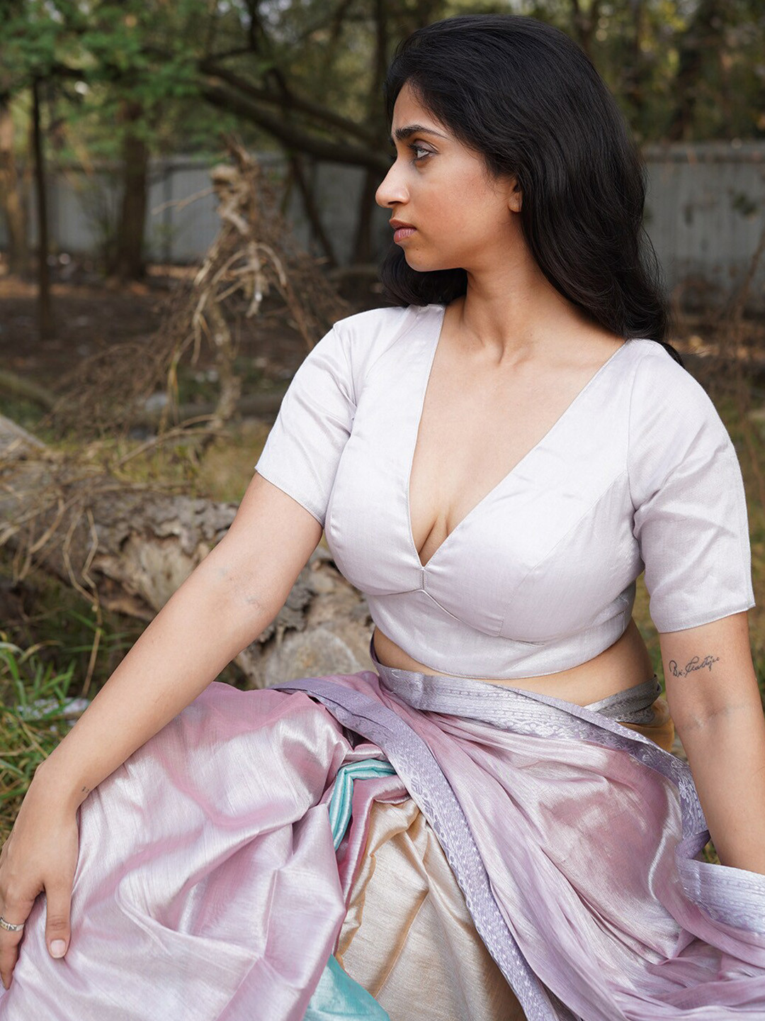 HUTS AND LOOMS V-Neck Tissue Saree Blouse