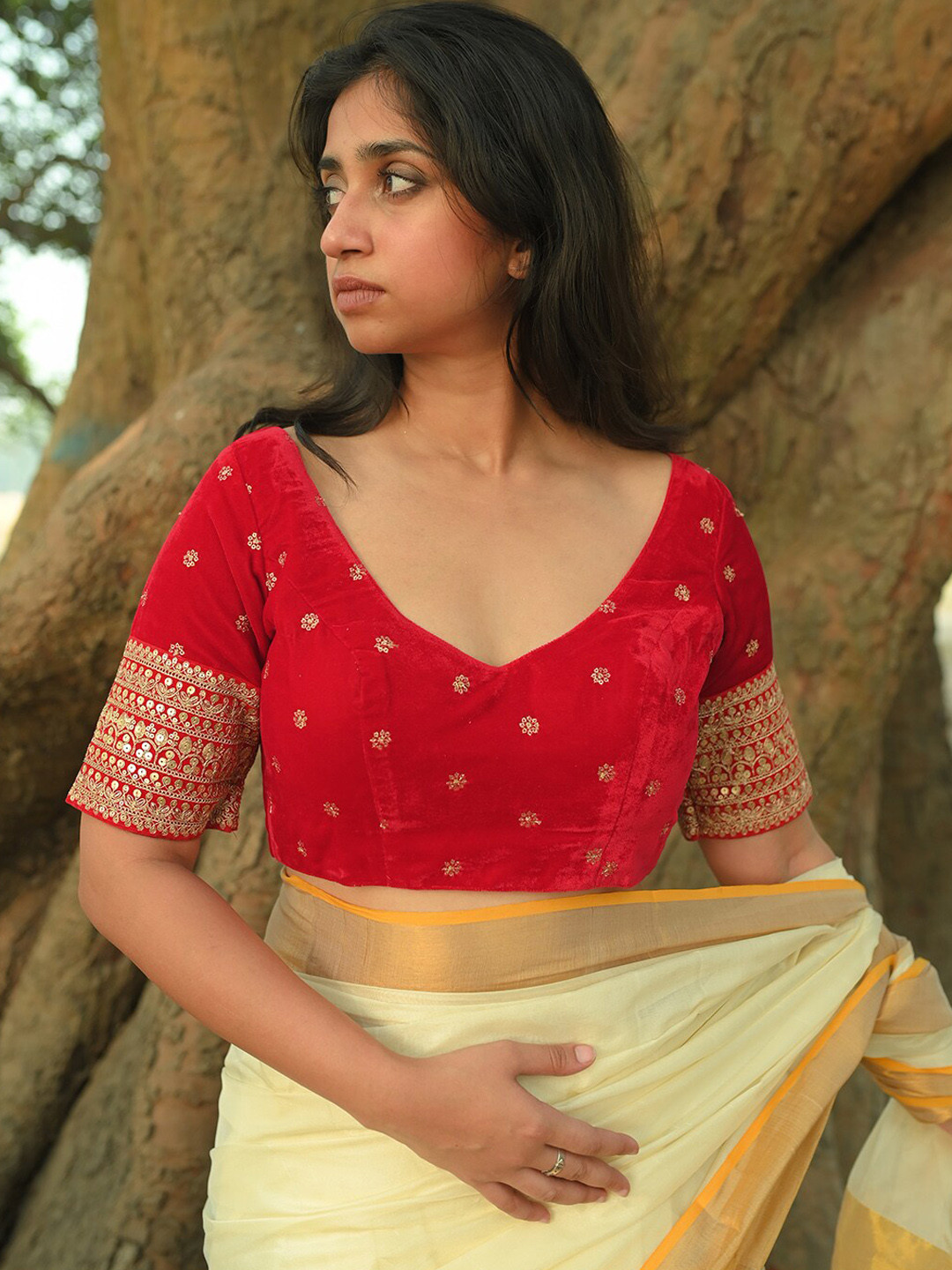 HUTS AND LOOMS Sequins Embellished V-Neck Velvet Winter Saree Blouse