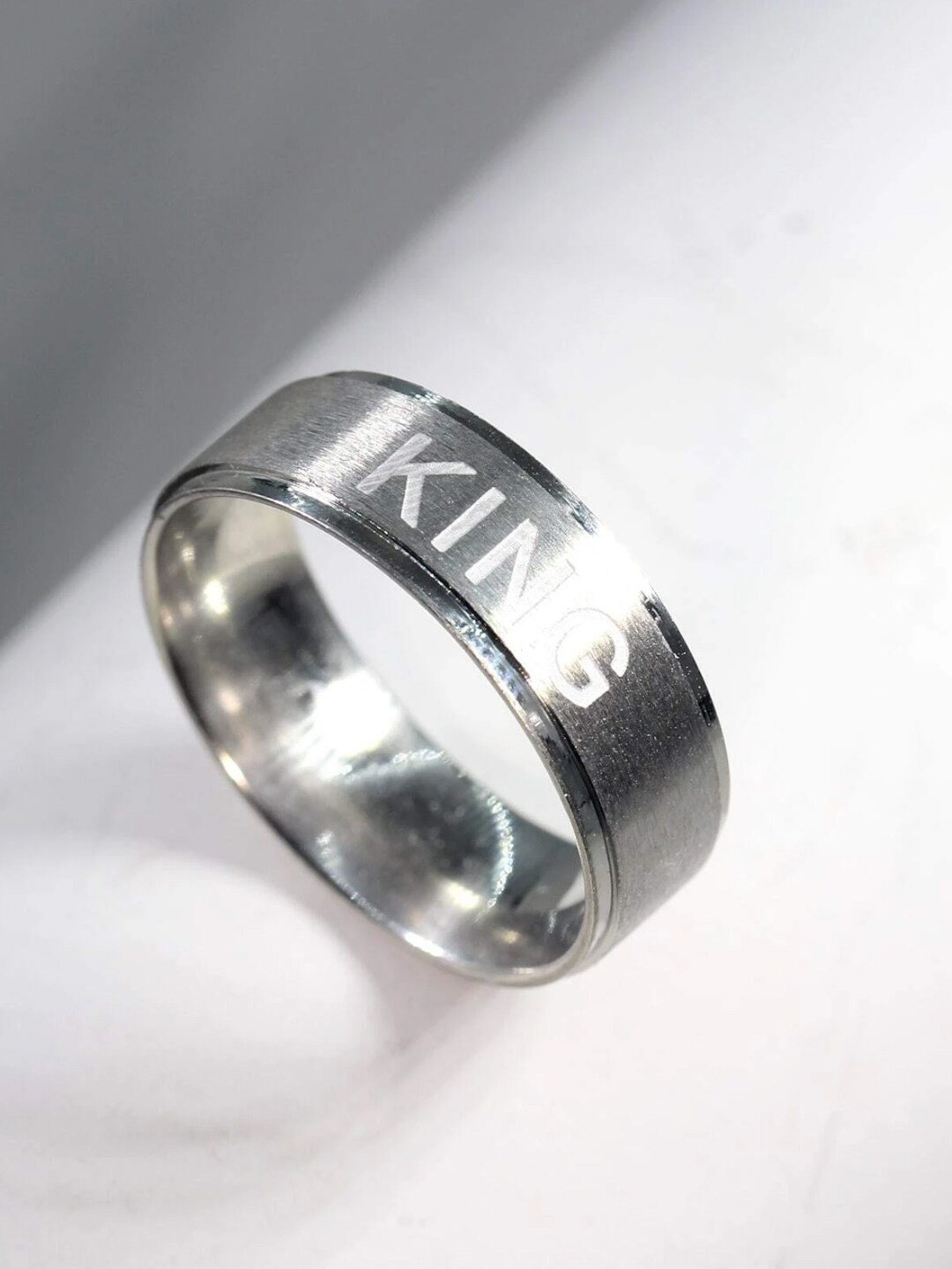 OOMPH Men King Inscribed Band Finger Ring