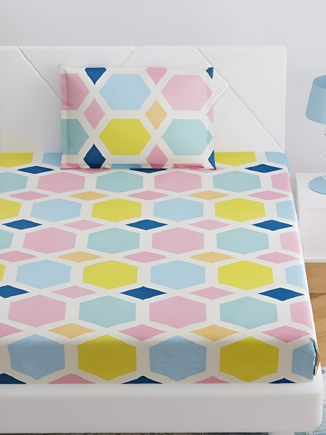 Laying Style Cream Geometric Polycotton 350 TC Fitted Queen Fine Bedsheet with 2 Pillow Covers-59 x 79 inches