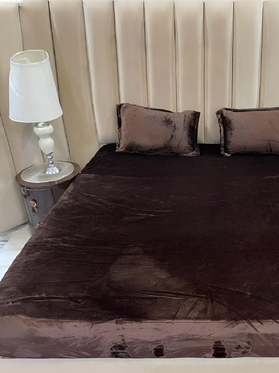 Laying Style Brown Solid Polycotton 160 TC Fitted Queen Bedsheet with 2 Pillow Covers-190 x 180 cm