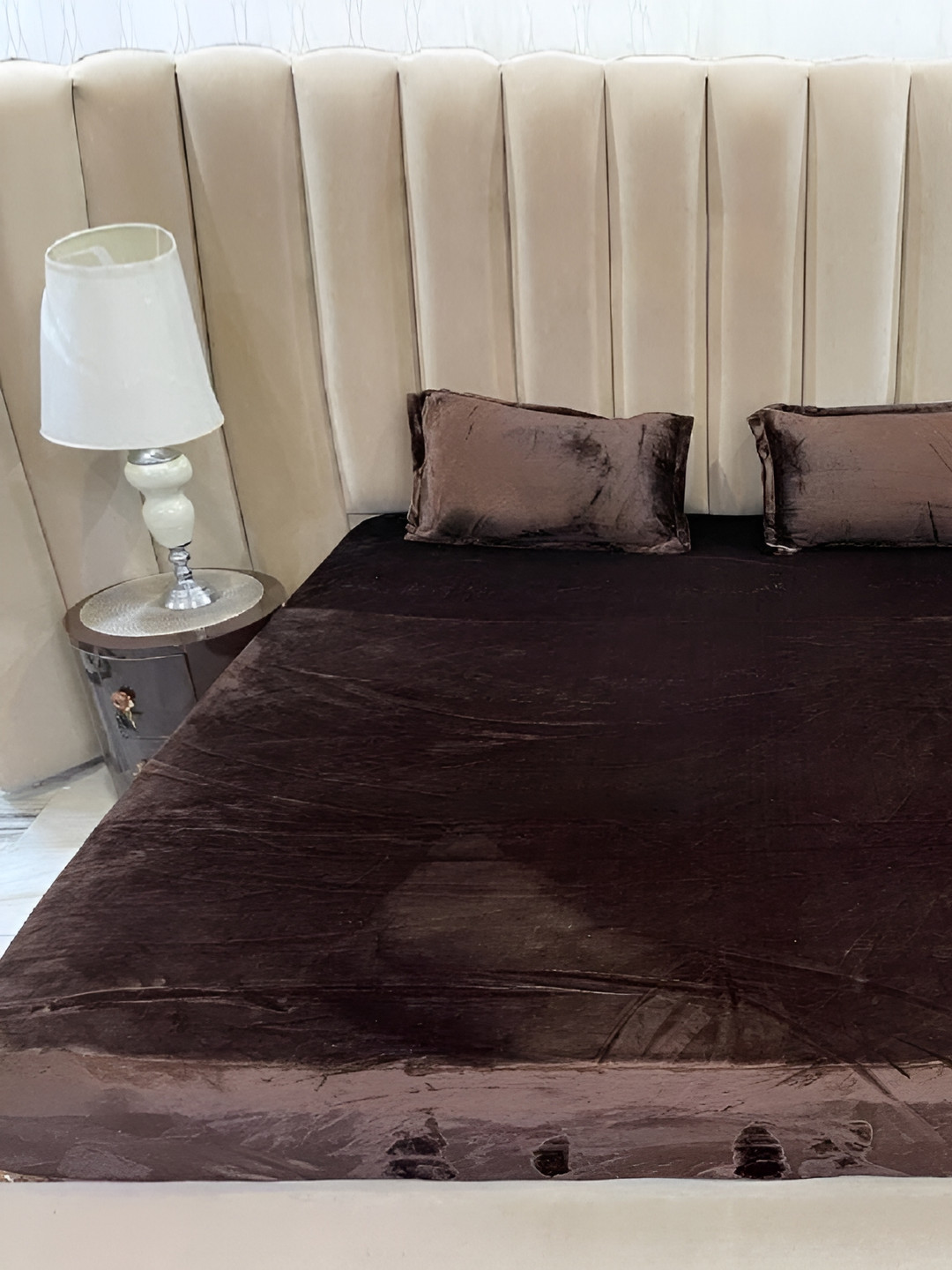 Laying Style Brown Polycotton 250 TC Fitted Queen Fine Bedsheet with 2 Pillow Covers-59 x 87 inches