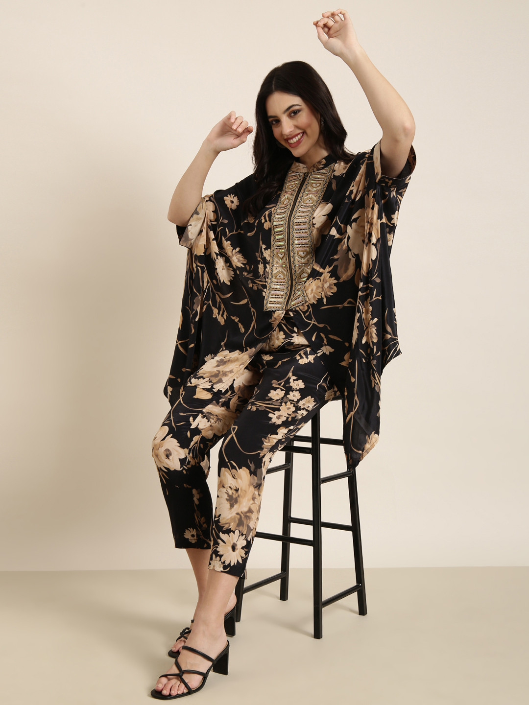 SHOWOFF Floral Printed Mandarin-Collar Sequined Shirt With Trouser