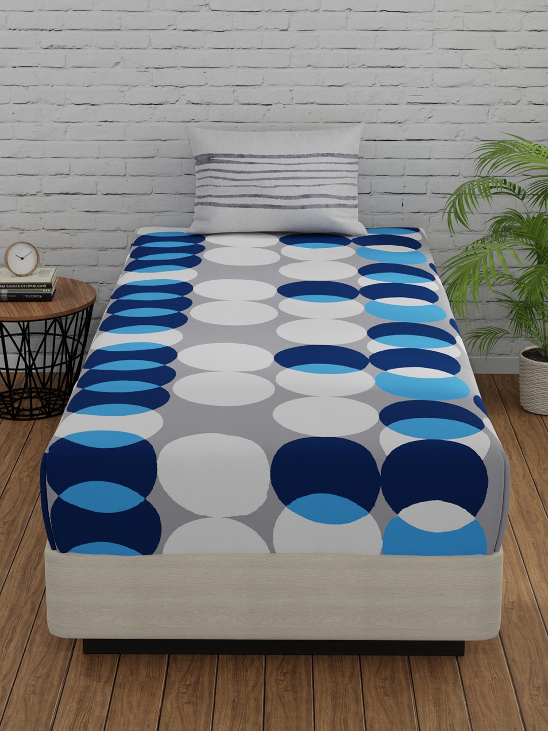 Huesland Ahmedabad Blue Geometric Cotton 144 TC Single Bedsheet with a Pillow Cover-90 x 55 inches