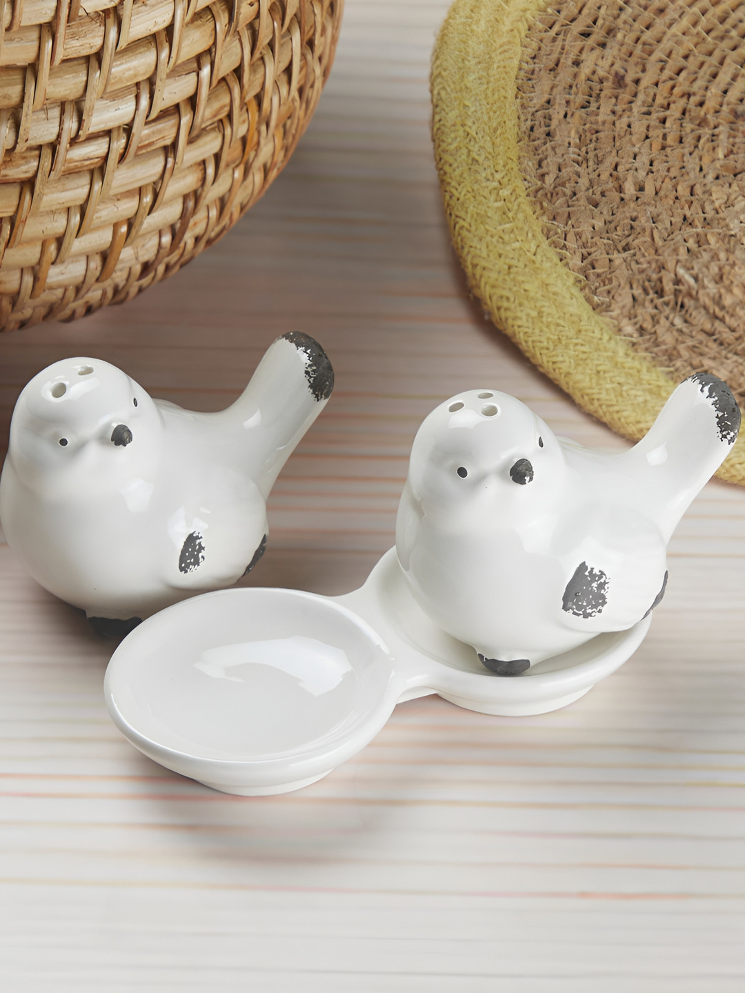Kookee White & Grey Ceramic Salt & Pepper Shaker With Tray