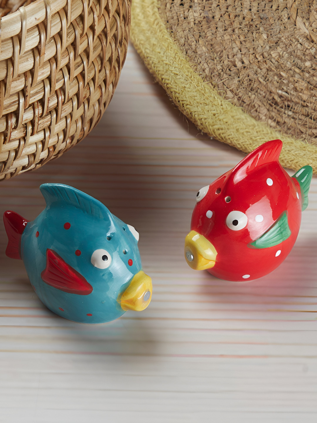 Kookee 2 Pcs Red & Blue Fish Design Ceramic Salt & Pepper Set