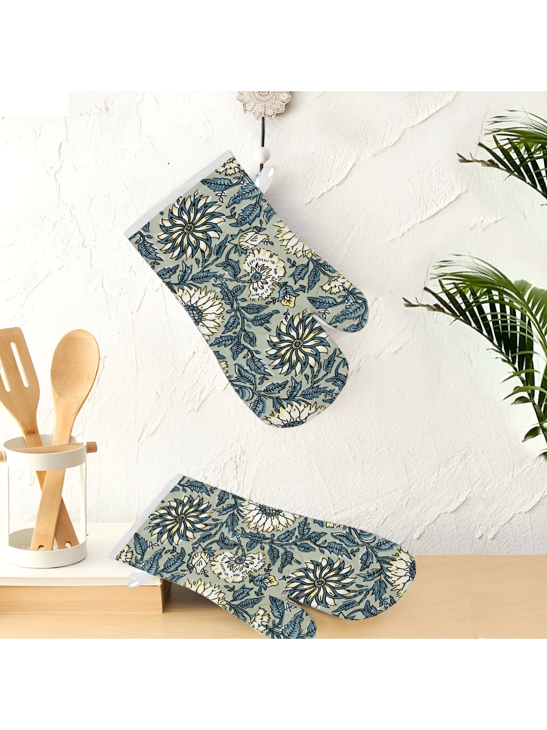 Texstylers Green & Grey 2 Pieces Printed Cotton Padded Oven Gloves