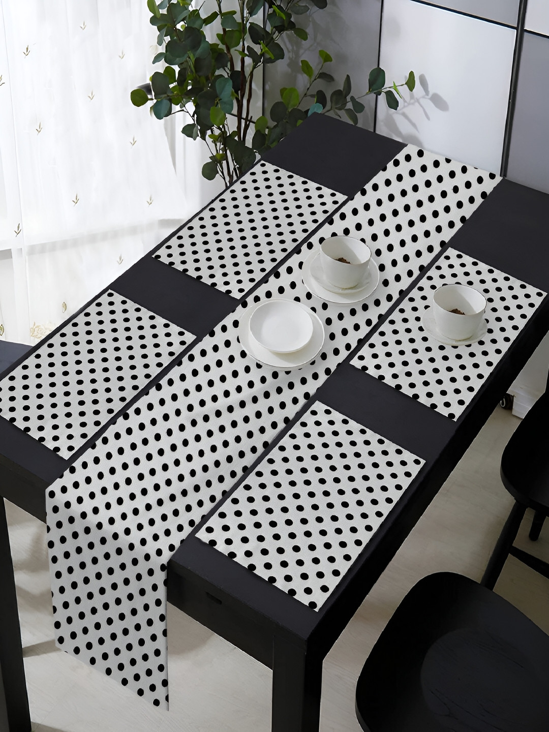 OASIS White & Black 5 Pieces Printed Cotton Table Mats with Runner