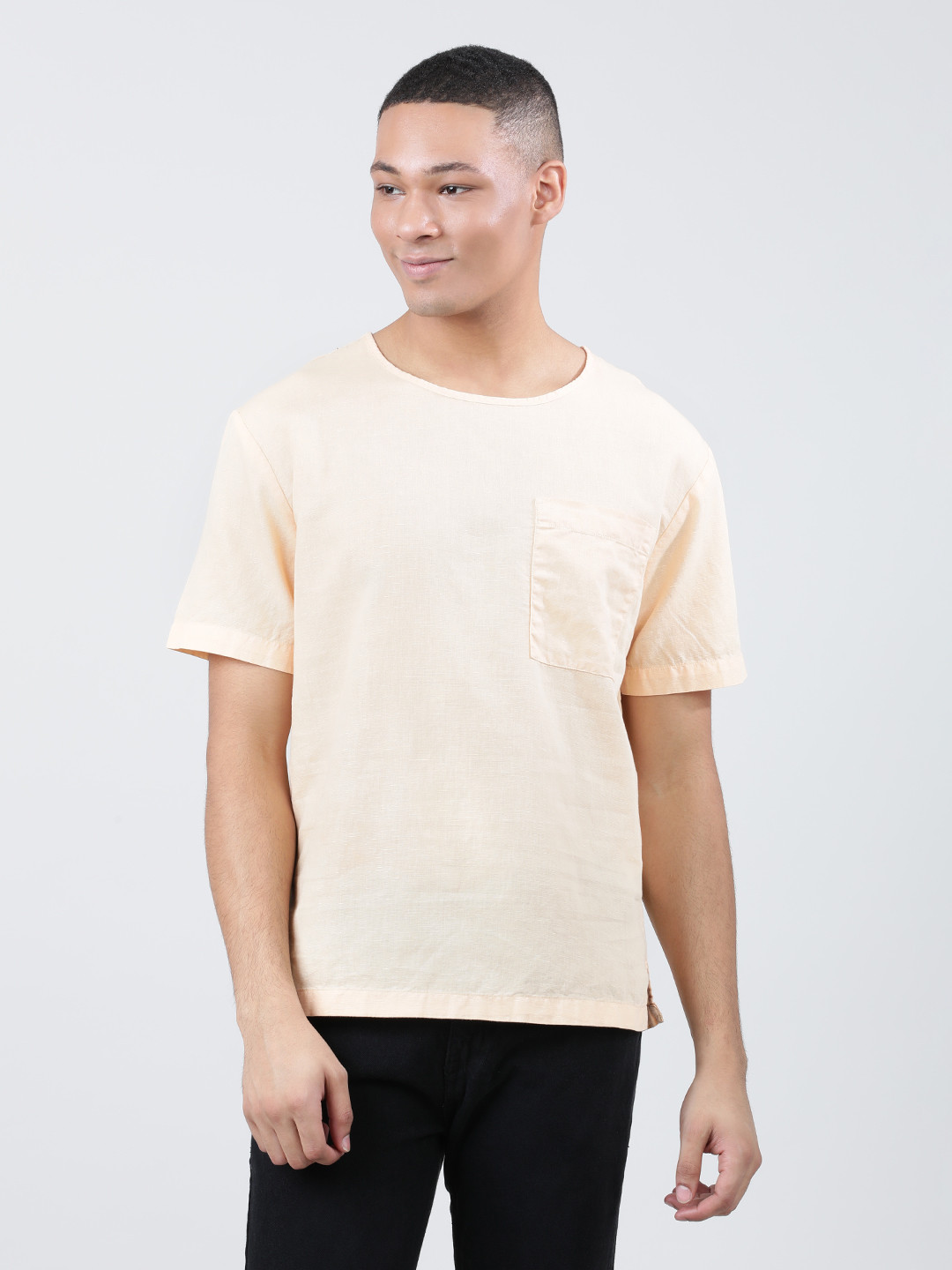 Bene Kleed Men Round Neck Pocket Detailing Cotton Linen Woven T-Shirt