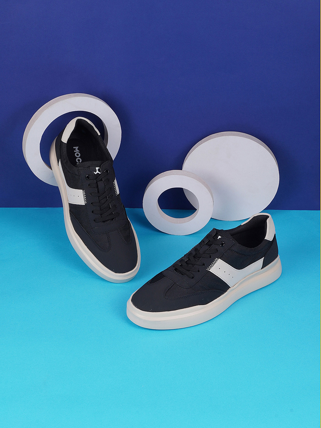 Mochi Men Textured Comfort Insole Contrast Sole Lace-Ups Sneakers