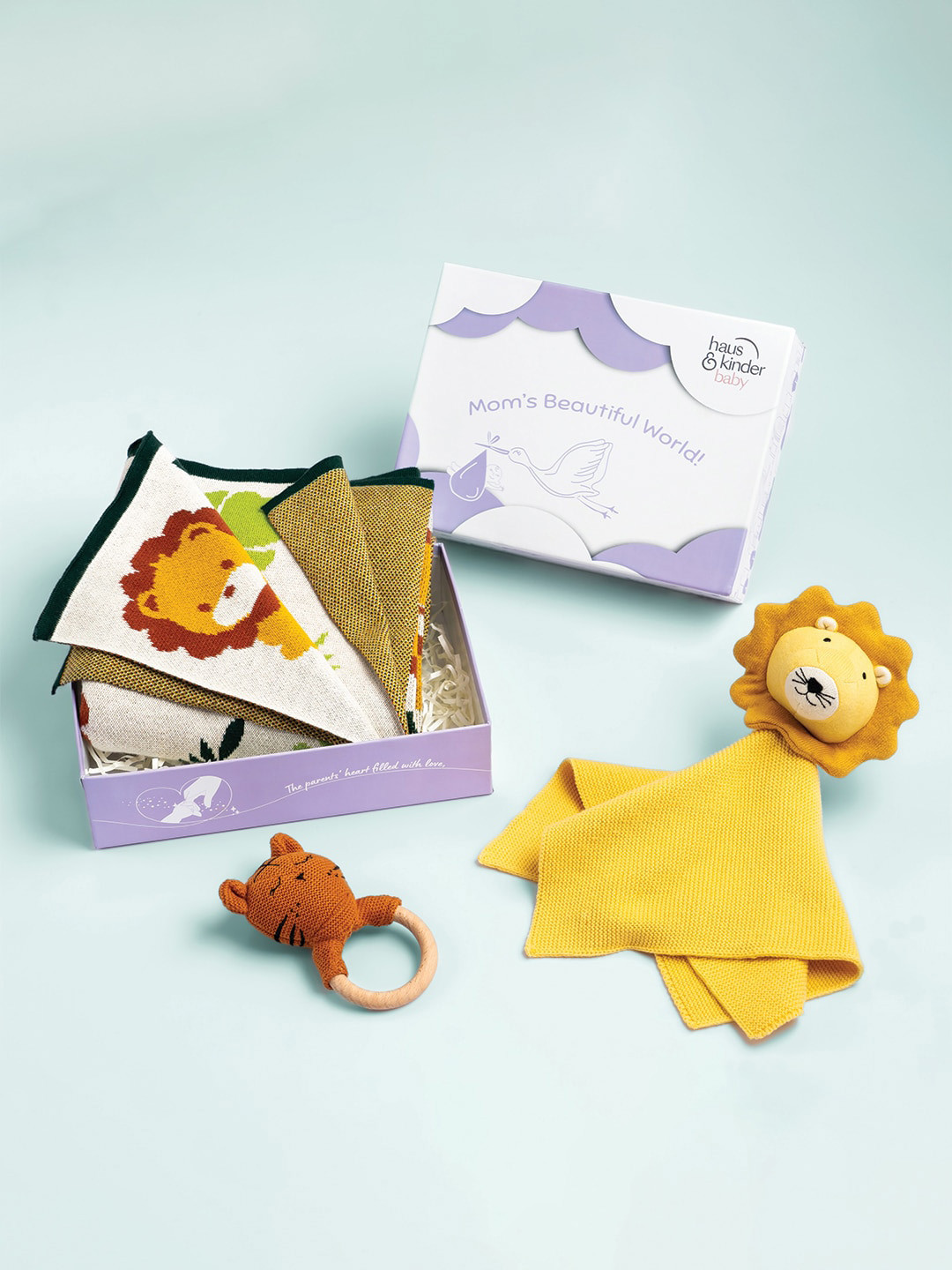 haus & kinder Infants 3 Piece Blanket With Rattle & Cuddle Cloth