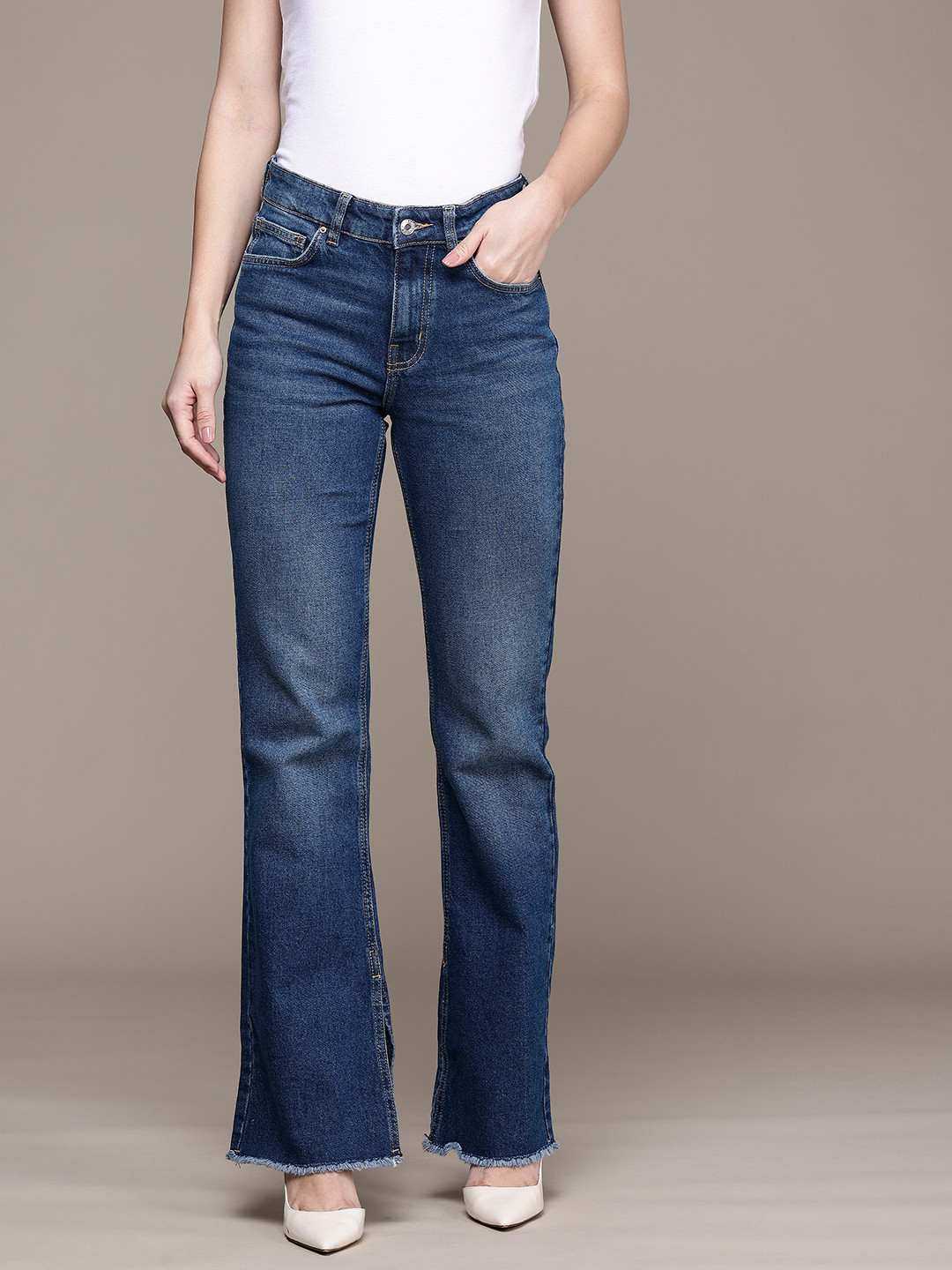 MANGO Women Elle Straight Fit Light Fade Stretchable Jeans