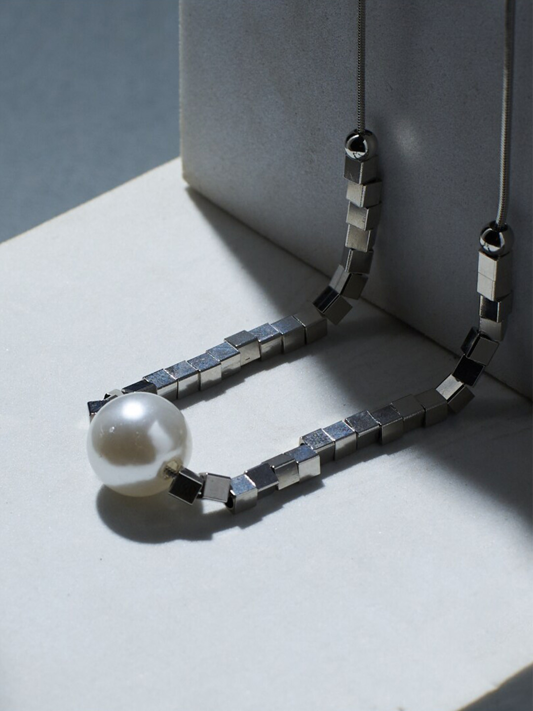 SALTY Stainless Steel Shimmering Love Knot Pearl Chain