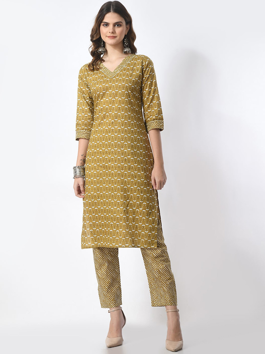 JAHIDA COMFORT WITH STYLE Floral Printed Regular Pure Cotton Kurta with Trousers