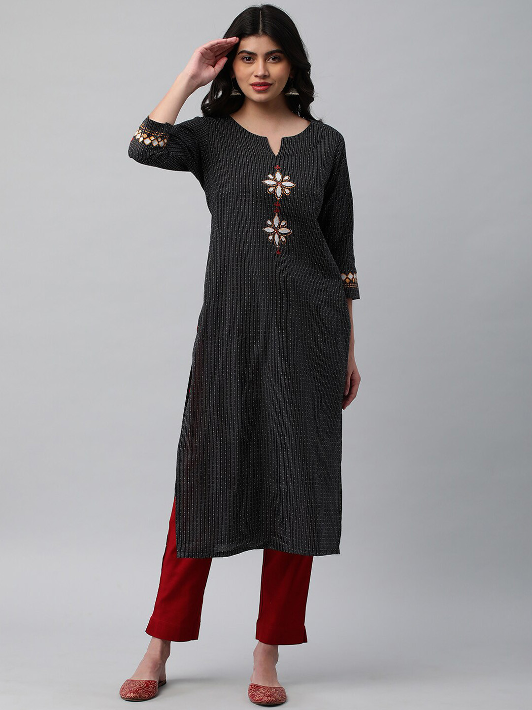 KAMI KUBI  Round Neck Three Quarter Sleeves Thread Work Kurta